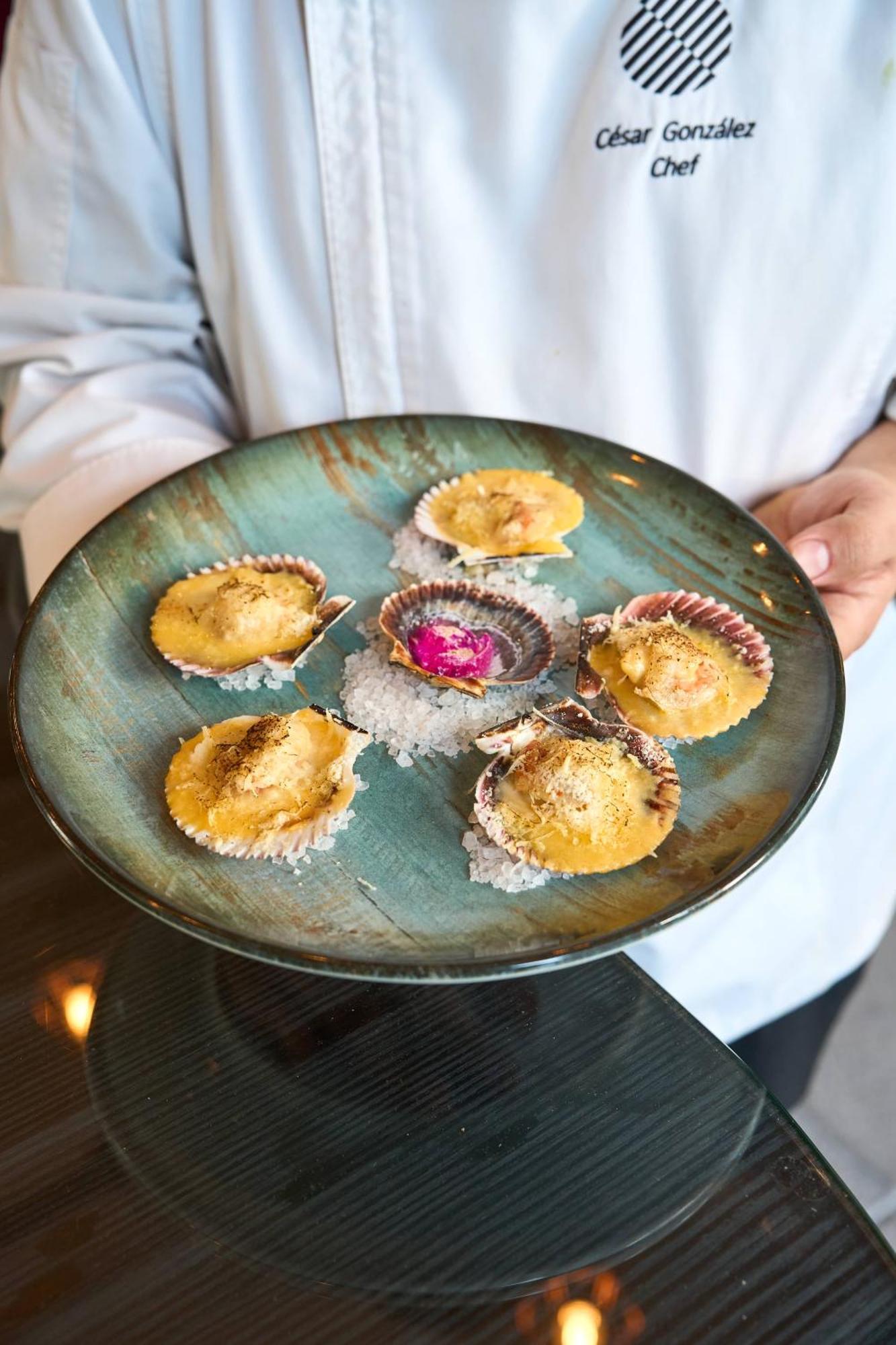 Pullman Santiago Vitacura Dış mekan fotoğraf A plate of cooked scallops
