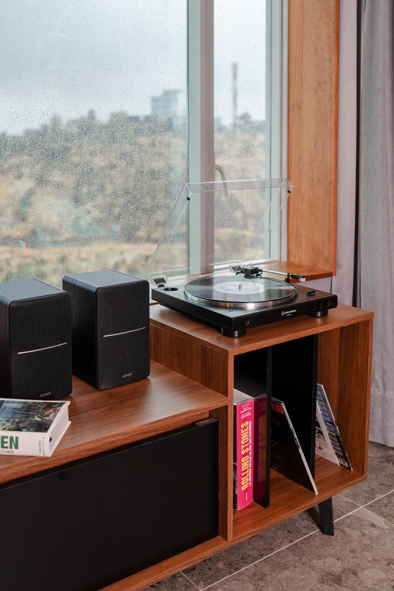 Pullman Santiago Vitacura Dış mekan fotoğraf A record player