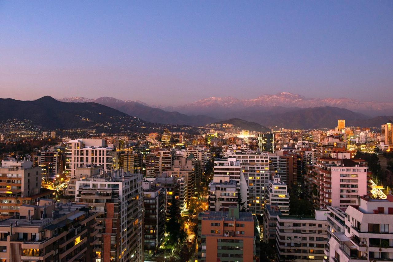 Pullman Santiago Vitacura Dış mekan fotoğraf Santiago skyline
